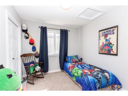 624 Robinson Avenue, Penhold, AB - Indoor Photo Showing Bedroom