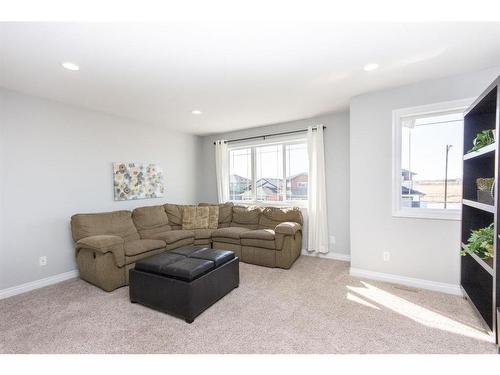 624 Robinson Avenue, Penhold, AB - Indoor Photo Showing Living Room