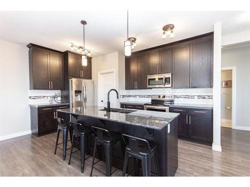 624 Robinson Avenue, Penhold, AB - Indoor Photo Showing Kitchen With Stainless Steel Kitchen With Upgraded Kitchen