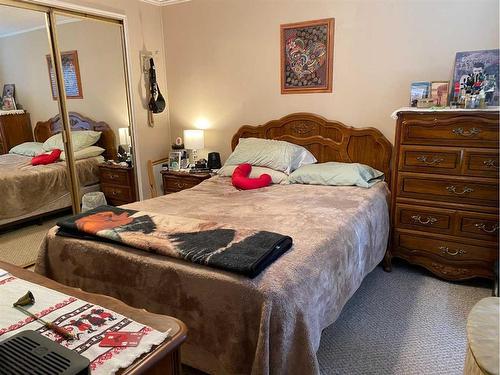 76 Parkland Drive South, Sylvan Lake, AB - Indoor Photo Showing Bedroom