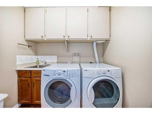 260 Burton Road, Edmonton, AB - Indoor Photo Showing Laundry Room