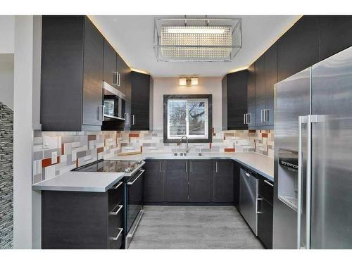5823 51 Avenue, Stettler, AB - Indoor Photo Showing Kitchen With Upgraded Kitchen