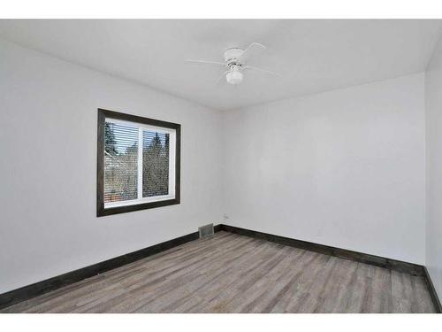 5823 51 Avenue, Stettler, AB - Indoor Photo Showing Other Room