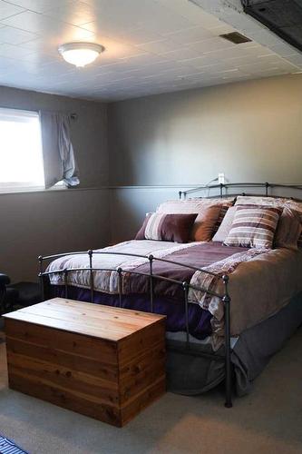 4923 47 Street, Hardisty, AB - Indoor Photo Showing Bedroom