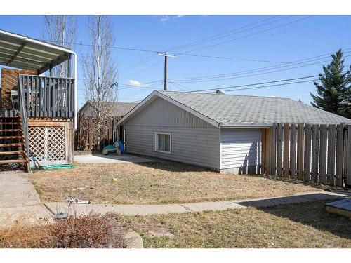 4923 47 Street, Hardisty, AB - Outdoor With Exterior