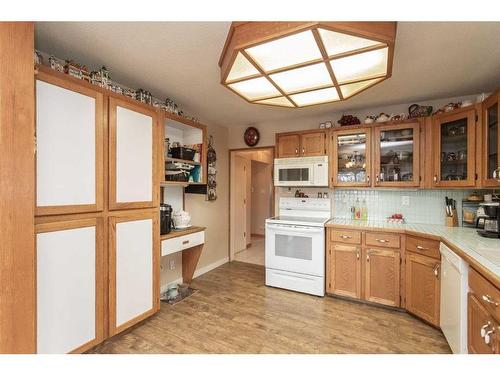 4302 Grandview Boulevard, Red Deer, AB - Indoor Photo Showing Kitchen