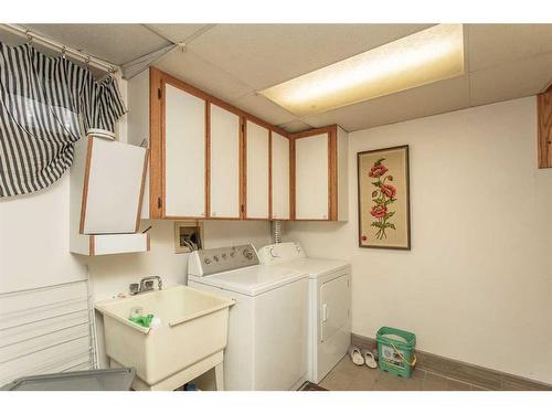 4302 Grandview Boulevard, Red Deer, AB - Indoor Photo Showing Laundry Room