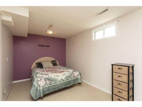 4302 Grandview Boulevard, Red Deer, AB - Indoor Photo Showing Bedroom