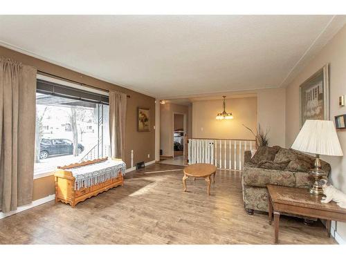 4302 Grandview Boulevard, Red Deer, AB - Indoor Photo Showing Living Room