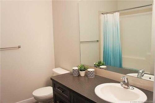 137 Ava Crescent, Blackfalds, AB - Indoor Photo Showing Bathroom