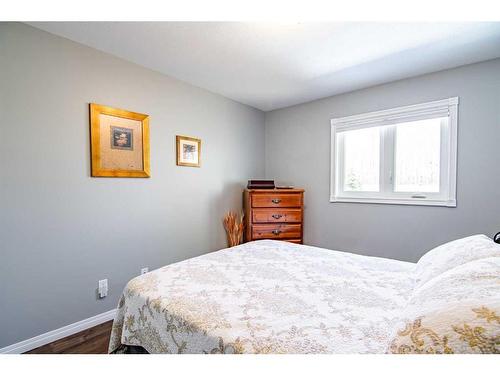 7 Tragondale Cove, Rural Clearwater County, AB - Indoor Photo Showing Bedroom