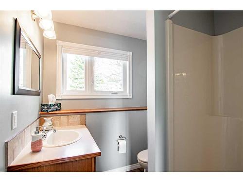 7 Tragondale Cove, Rural Clearwater County, AB - Indoor Photo Showing Bathroom