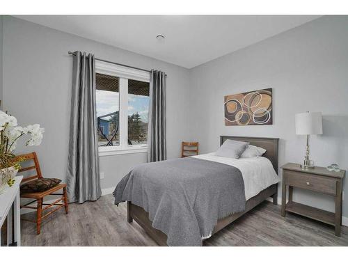 9-420060 Range Road 261, Rural Ponoka County, AB - Indoor Photo Showing Bedroom