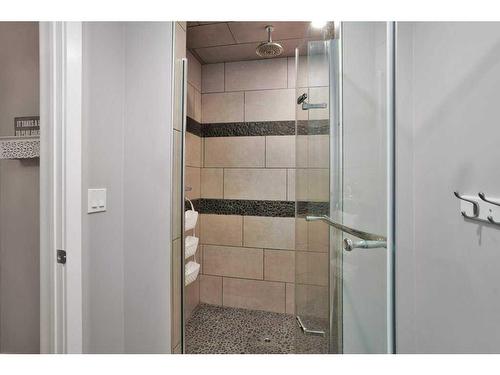 9-420060 Range Road 261, Rural Ponoka County, AB - Indoor Photo Showing Bathroom