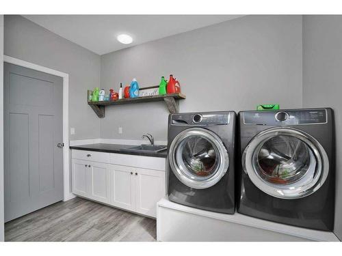 9-420060 Range Road 261, Rural Ponoka County, AB - Indoor Photo Showing Laundry Room