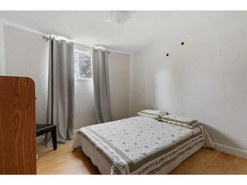 4837 49 Street, Sedgewick, AB - Indoor Photo Showing Bedroom