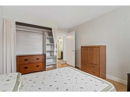 4837 49 Street, Sedgewick, AB - Indoor Photo Showing Bedroom