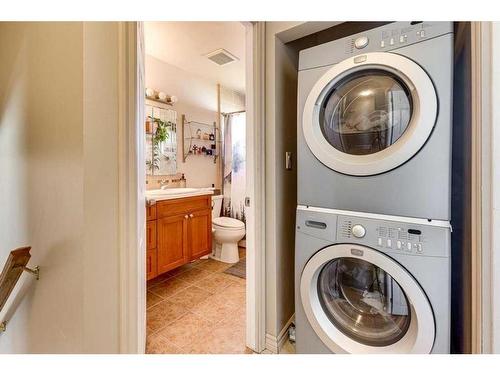 2 Macleod Close, Red Deer, AB - Indoor Photo Showing Laundry Room