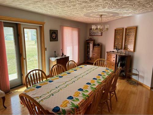 39060A Range Road 270, Rural Red Deer County, AB - Indoor Photo Showing Dining Room