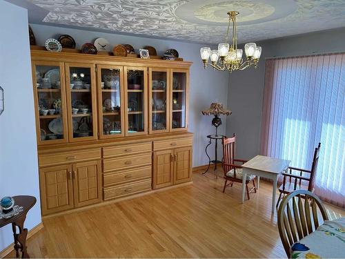 39060A Range Road 270, Rural Red Deer County, AB - Indoor Photo Showing Dining Room