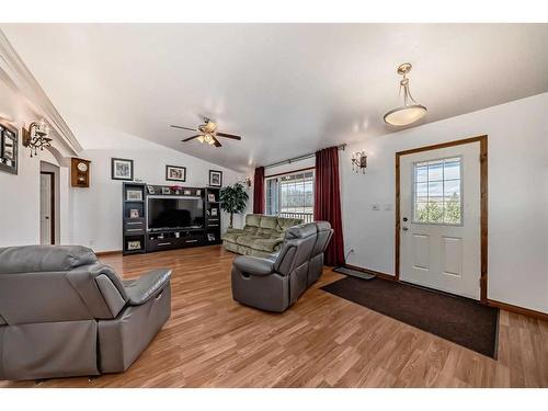 435004-Range Road 283, Rimbey, AB - Indoor Photo Showing Living Room