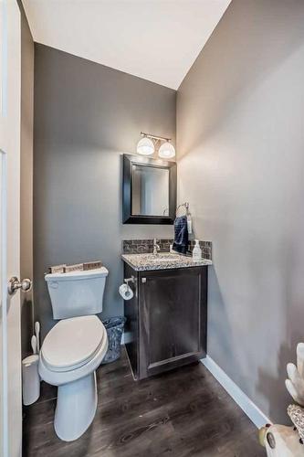 4817 39 Street, Ponoka, AB - Indoor Photo Showing Bathroom