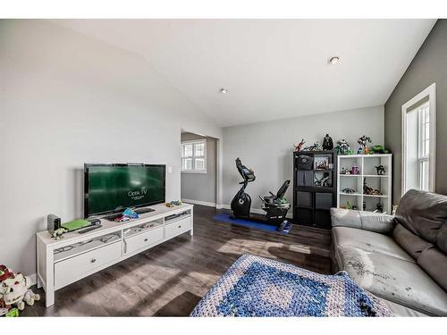 4817 39 Street, Ponoka, AB - Indoor Photo Showing Living Room
