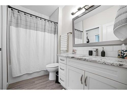 6105 Valleyview Drive, Camrose, AB - Indoor Photo Showing Bathroom