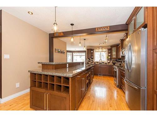 414 Ormsby Rd West Nw, Edmonton, AB - Indoor Photo Showing Kitchen