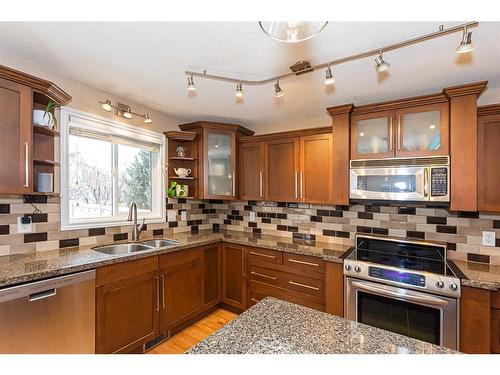 414 Ormsby Rd West Nw, Edmonton, AB - Indoor Photo Showing Kitchen With Double Sink