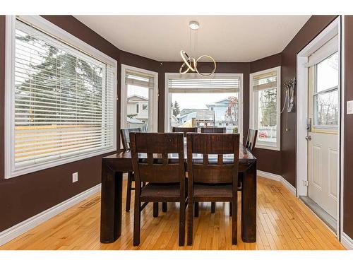 414 Ormsby Rd West Nw, Edmonton, AB - Indoor Photo Showing Dining Room