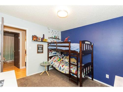 414 Ormsby Rd West Nw, Edmonton, AB - Indoor Photo Showing Bedroom