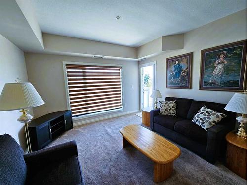320-6 Michener Boulevard, Red Deer, AB - Indoor Photo Showing Living Room
