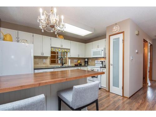 4621 44 Street, Red Deer, AB - Indoor Photo Showing Kitchen
