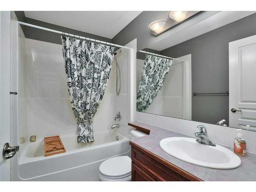 63 Lodge Place, Sylvan Lake, AB - Indoor Photo Showing Bathroom