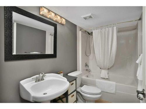 63 Lodge Place, Sylvan Lake, AB - Indoor Photo Showing Bathroom