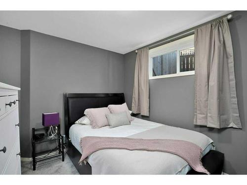 63 Lodge Place, Sylvan Lake, AB - Indoor Photo Showing Bedroom