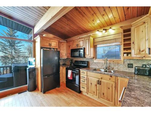 95 Grand Avenue, Norglenwold, AB - Indoor Photo Showing Kitchen With Double Sink