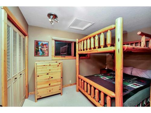 95 Grand Avenue, Norglenwold, AB - Indoor Photo Showing Bedroom