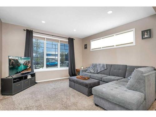 48 Brookstone Drive, Sylvan Lake, AB - Indoor Photo Showing Living Room