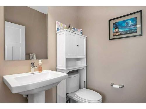 48 Brookstone Drive, Sylvan Lake, AB - Indoor Photo Showing Bathroom
