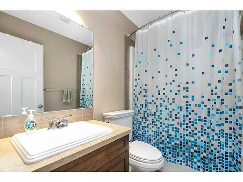 48 Brookstone Drive, Sylvan Lake, AB - Indoor Photo Showing Bathroom