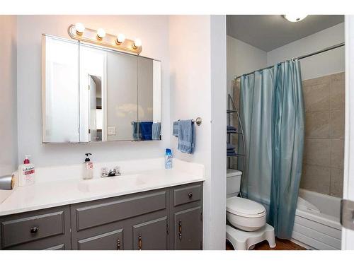 175 Northey Avenue, Red Deer, AB - Indoor Photo Showing Bathroom