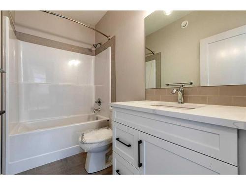 57 Royal Elm Green Nw, Calgary, AB - Indoor Photo Showing Bathroom