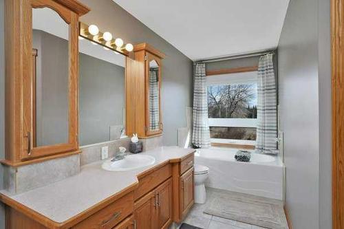 232-41124 Range Road 282, Rural Lacombe County, AB - Indoor Photo Showing Bathroom
