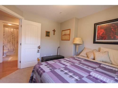 103-5901 71 Avenue, Rocky Mountain House, AB - Indoor Photo Showing Bedroom