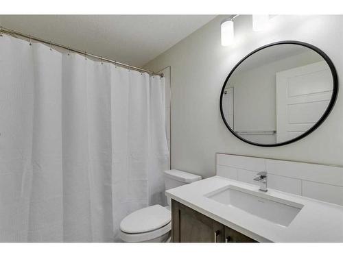 215-338 Seton Circle Se, Calgary, AB - Indoor Photo Showing Bathroom