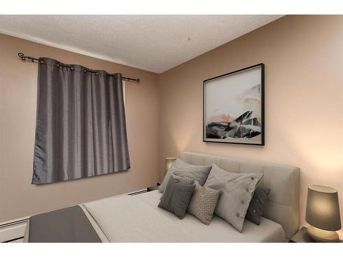 302-4722 44 Street, Sylvan Lake, AB - Indoor Photo Showing Bedroom
