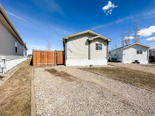 6006 54 Avenue Close, Stettler, AB - Outdoor With Exterior