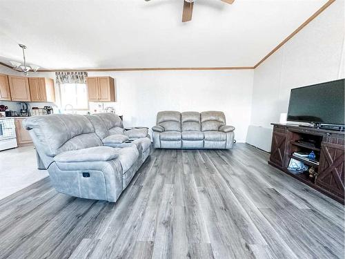 6006 54 Avenue Close, Stettler, AB - Indoor Photo Showing Living Room
